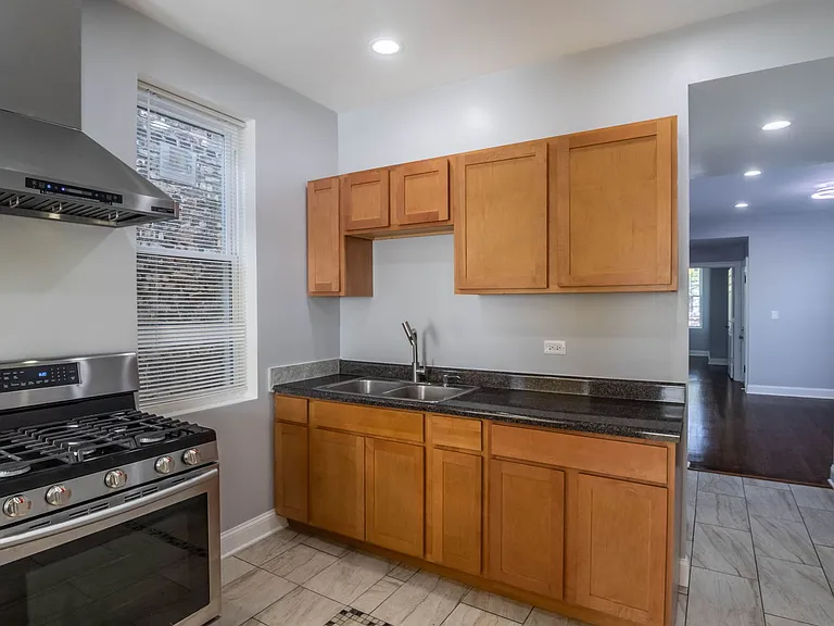 4837 W Monroe St #2 — Photo 16