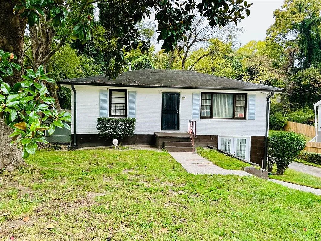 3 bed, 1.0 bath, 864 sqft, $925 — Photo 1