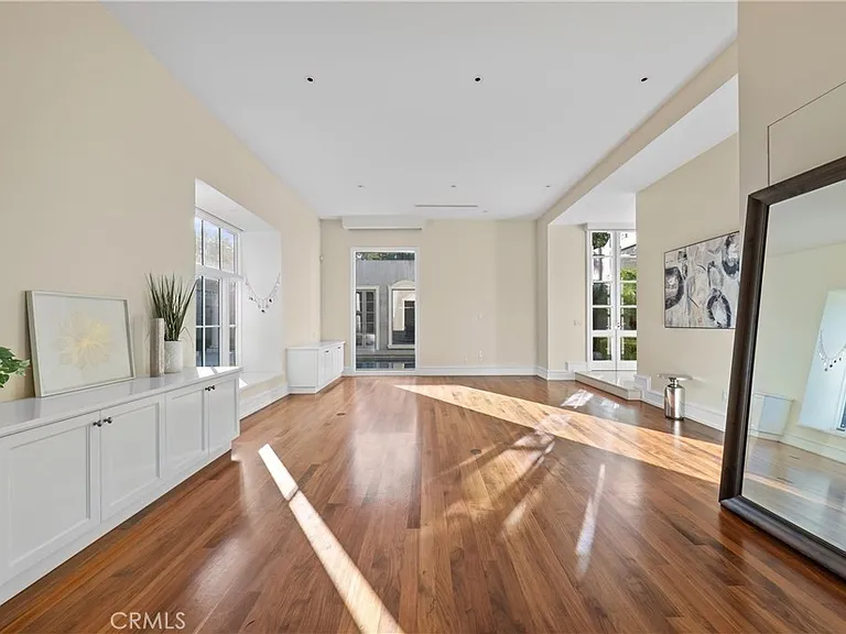 1049 Oak Grove Pl — Photo 35