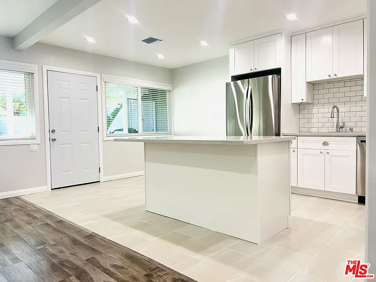 624 N Toluca Park Dr #E — Photo 7
