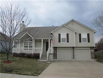 1st image of 804 SW Lakeview Dr