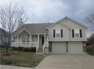 804 SW Lakeview Dr, Grain Valley, MO 64029