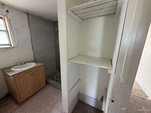 4th image of 815 N Extrumberto Solis St