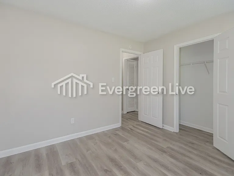 7064 Stoneridge Dr — Photo 11