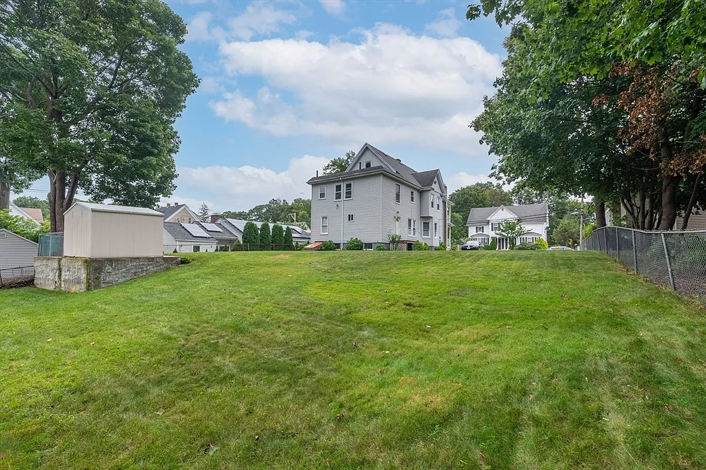 4 bed, 1.0 bath, 1309 sqft, $2,500 — Photo 4