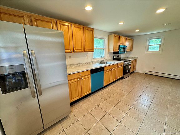 5th image of 431 Violet Avenue