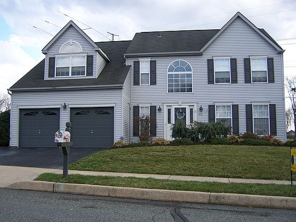 2nd image of 212 Amanda Ln