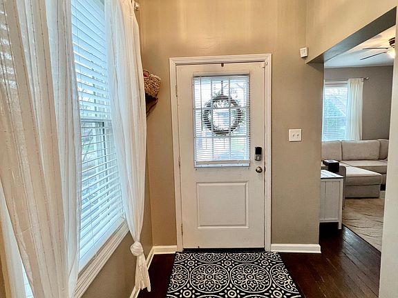 4th image of 4012 Catherine Ave