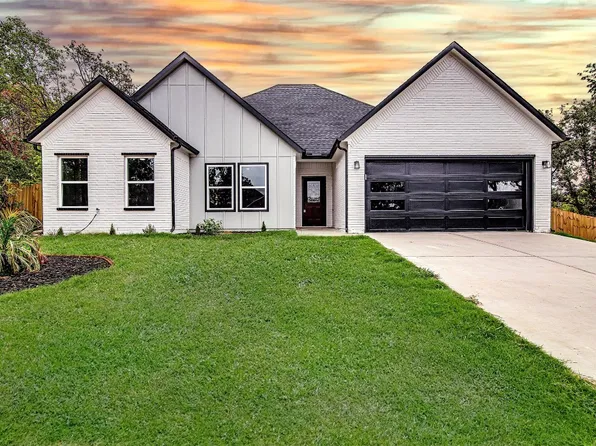 729 Haynie Dr, Runaway Bay, TX 76426
