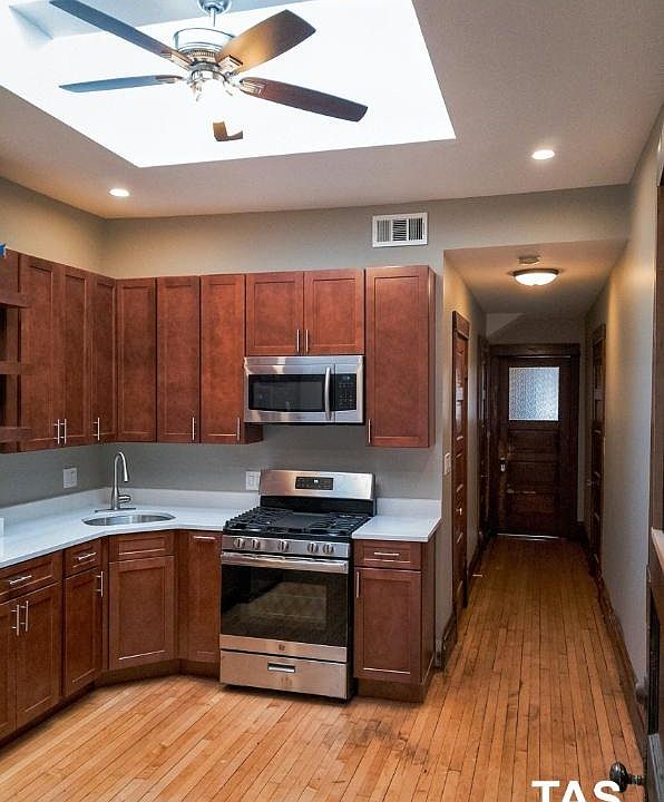 1st image of 1958 W Dickens Ave #2