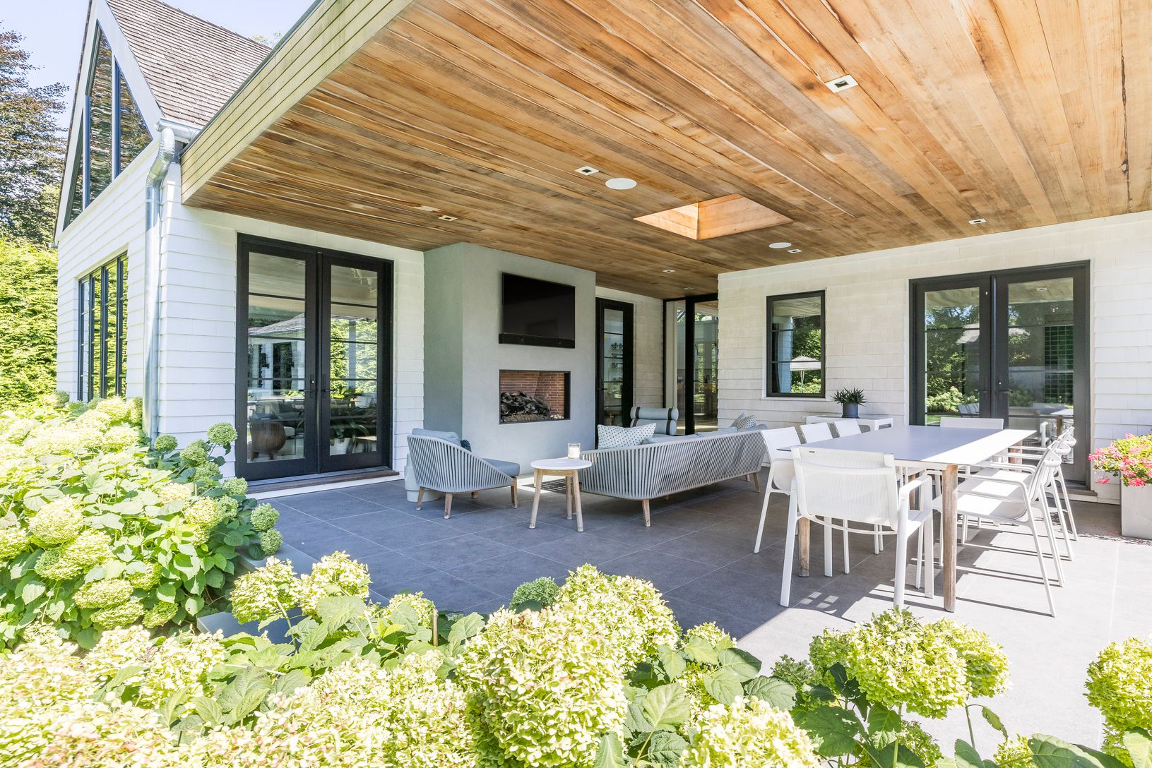  Outdoor Dining/Sitting with fireplace and television