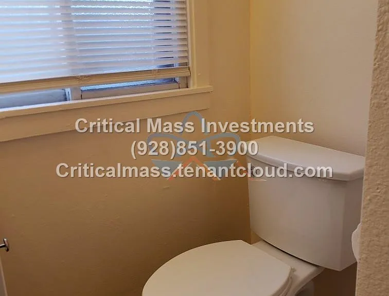 405 W Oak St #G — Photo 9