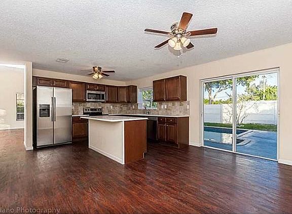 4th image of 620 Green River Ln