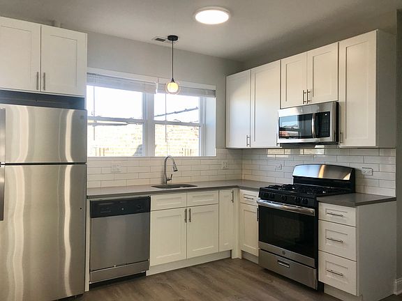 4th image of 3110 N Milwaukee Ave #1H