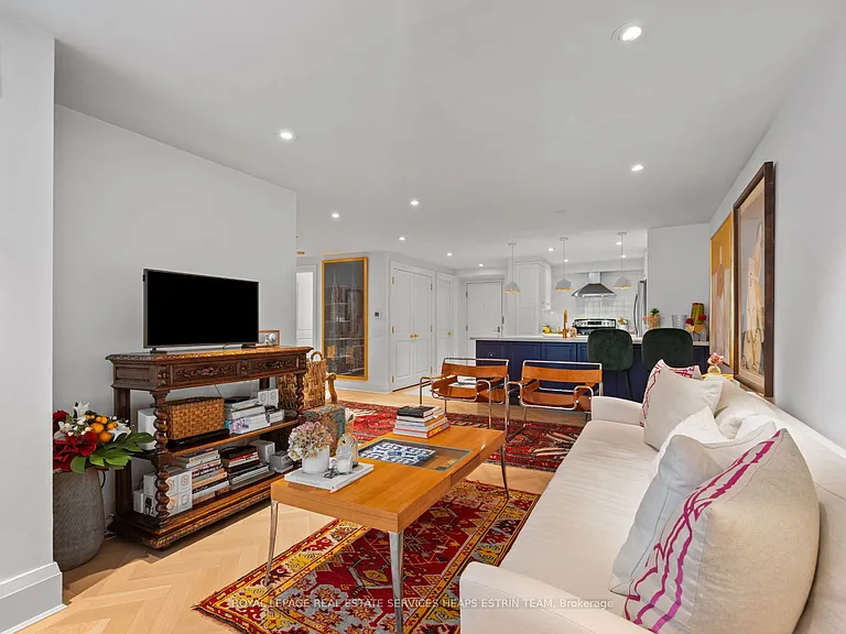 225 Davenport Rd #401 — Photo 5