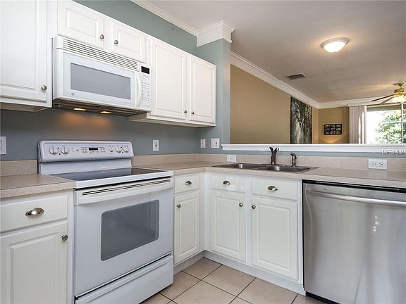 3rd image of 998 Vineland Pl