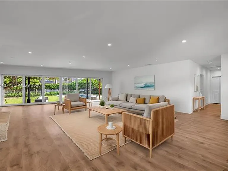 1411 NE 101st St — Photo 36