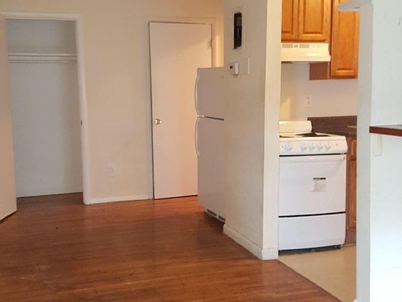 3rd image of 100 Tarryhill Way #123