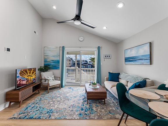 3rd image of 347 E 21st Ave #201