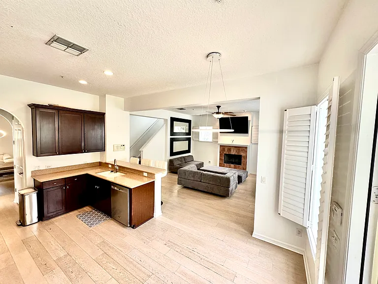 2164 Shaw Ln — Photo 12