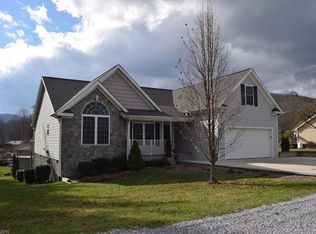 54 Sproles Dr, Spruce Pine, NC 28777