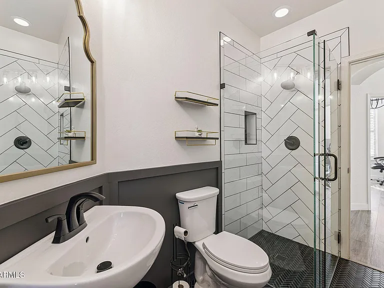 2732 E Hillery Dr — Photo 17