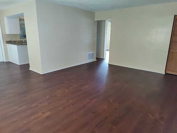 4th image of 1111 Cobblestone Dr
