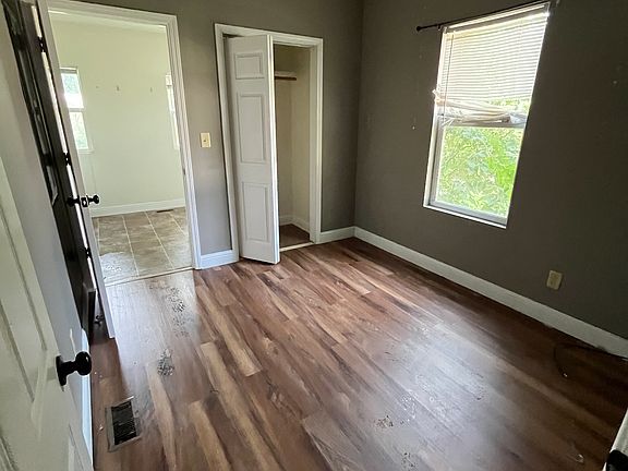 2nd image of 703 W Walnut St #2