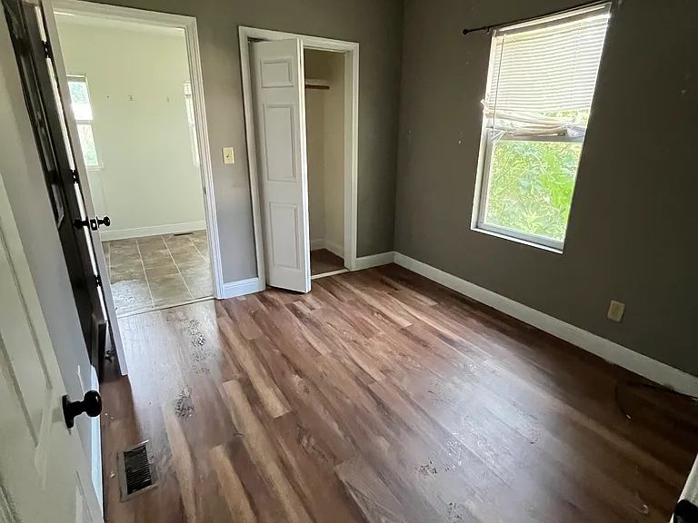 703 W Walnut St #2 — Photo 2