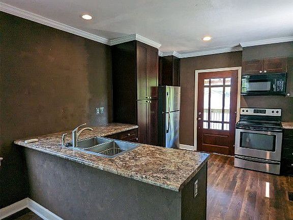 4th image of 101 Oak Forest Dr