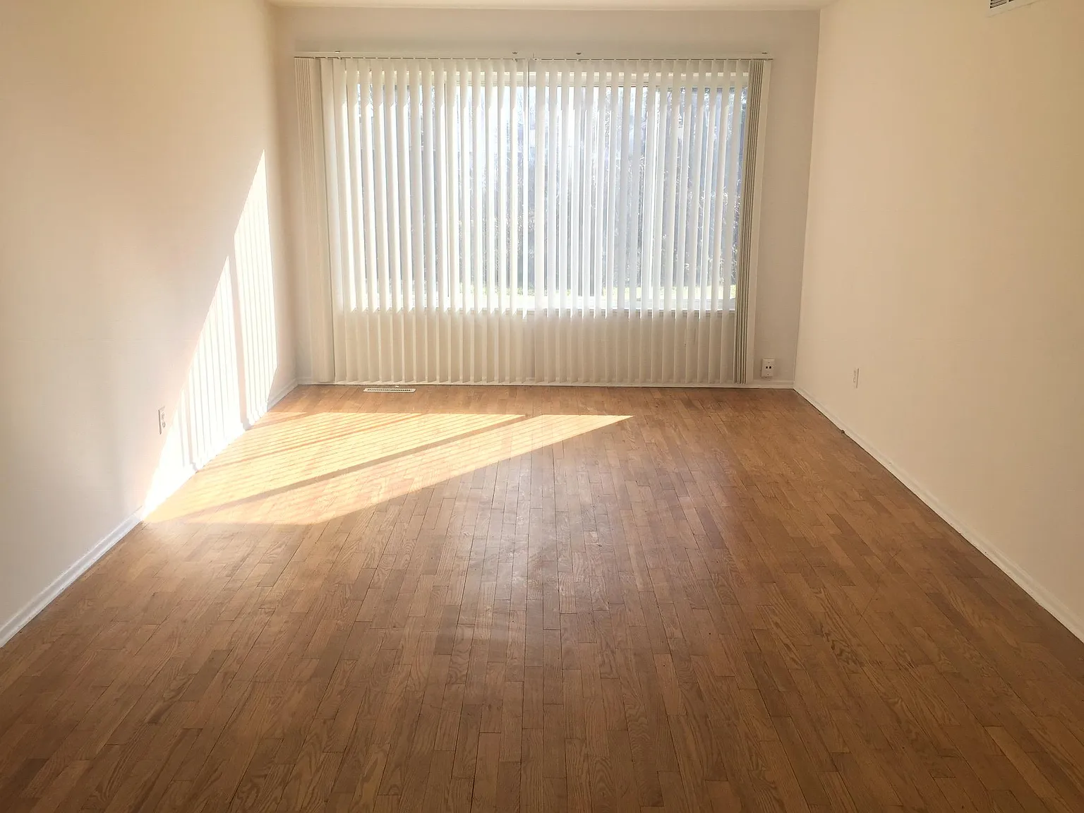 3 bed, 1.5 bath, 1500 sqft, $1,700 — Photo 2