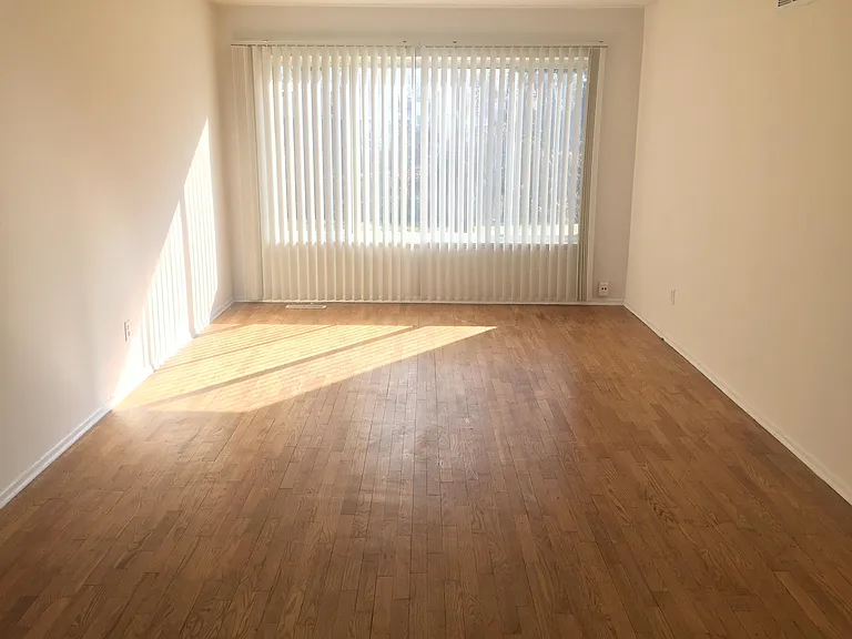 1301 W Lake Lansing Rd — Photo 2