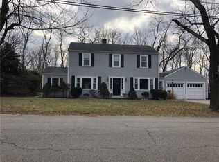 9 Surrey Rd, Barrington, RI 02806