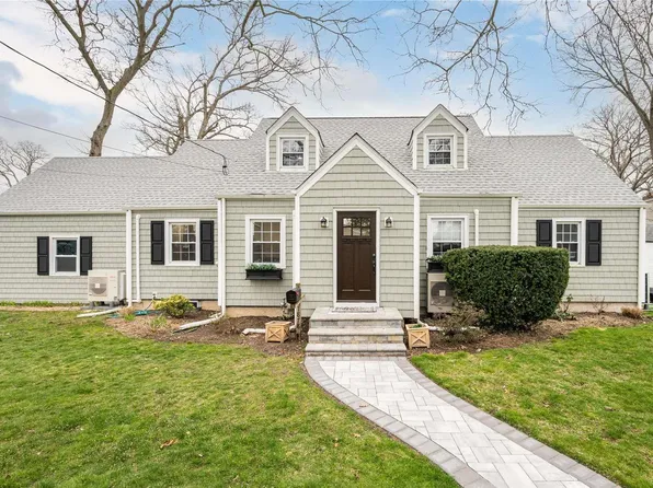 1878 Nassau Street, Merrick, NY 11566