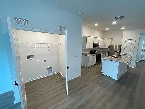 4th image of 5681 Deep River Ave