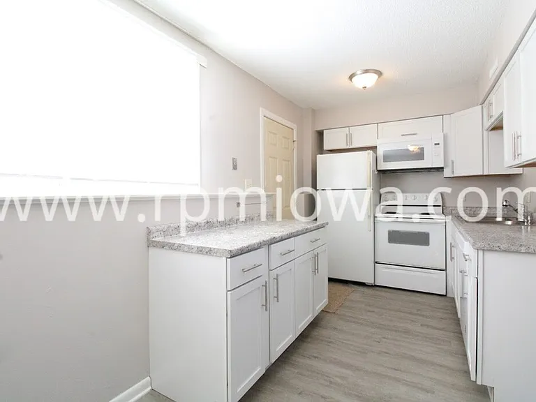 1607 NW 2nd St — Photo 5