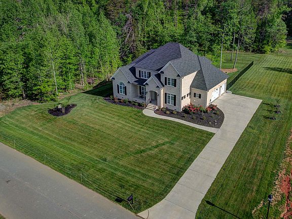 3rd image of 7508 Shadow Creek Dr