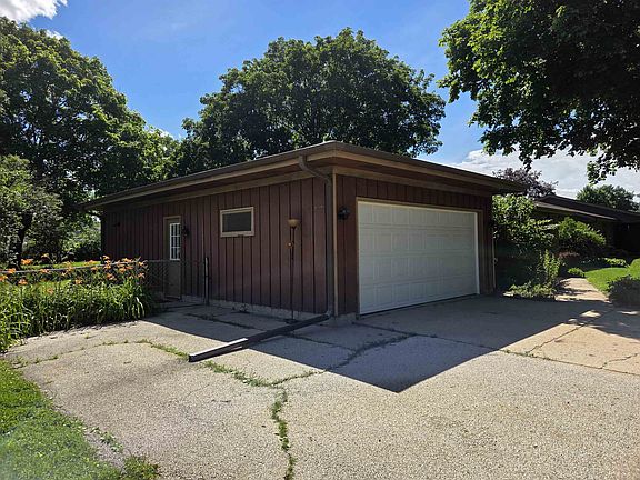 5th image of 4463 Adele St