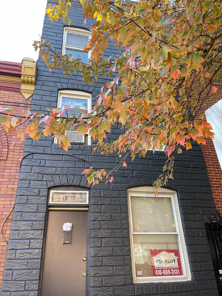 Building Photo - 1811 Bank St