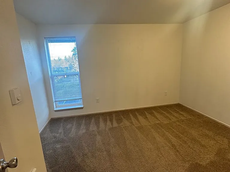 5110 10th Ave NE — Photo 8