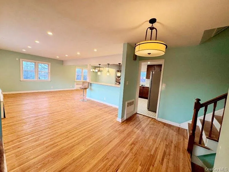 3 bed, 2.0 bath, 1500 sqft, $3,600 — Photo 2