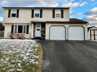 5425 Amalfi Dr, Clay, NY 13041
