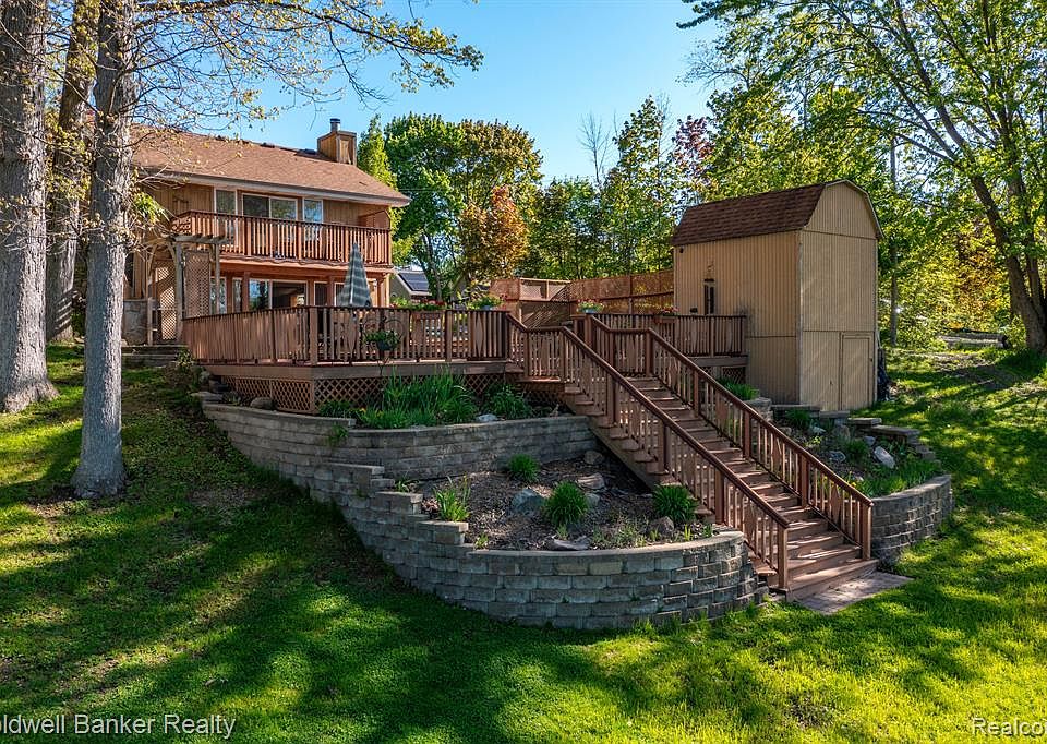 11694 Maxfield Blvd, Hartland, MI 48353 MLS 20240037437 Zillow