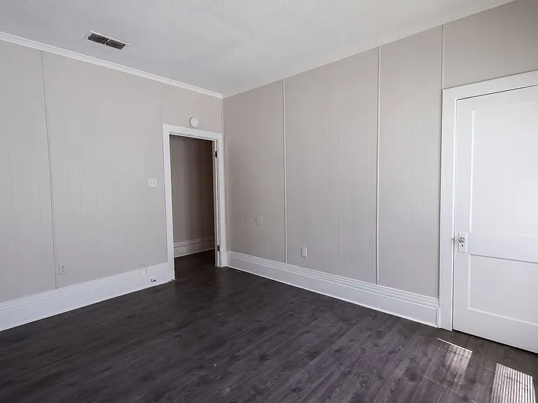 1443 W Kirby Pl — Photo 9