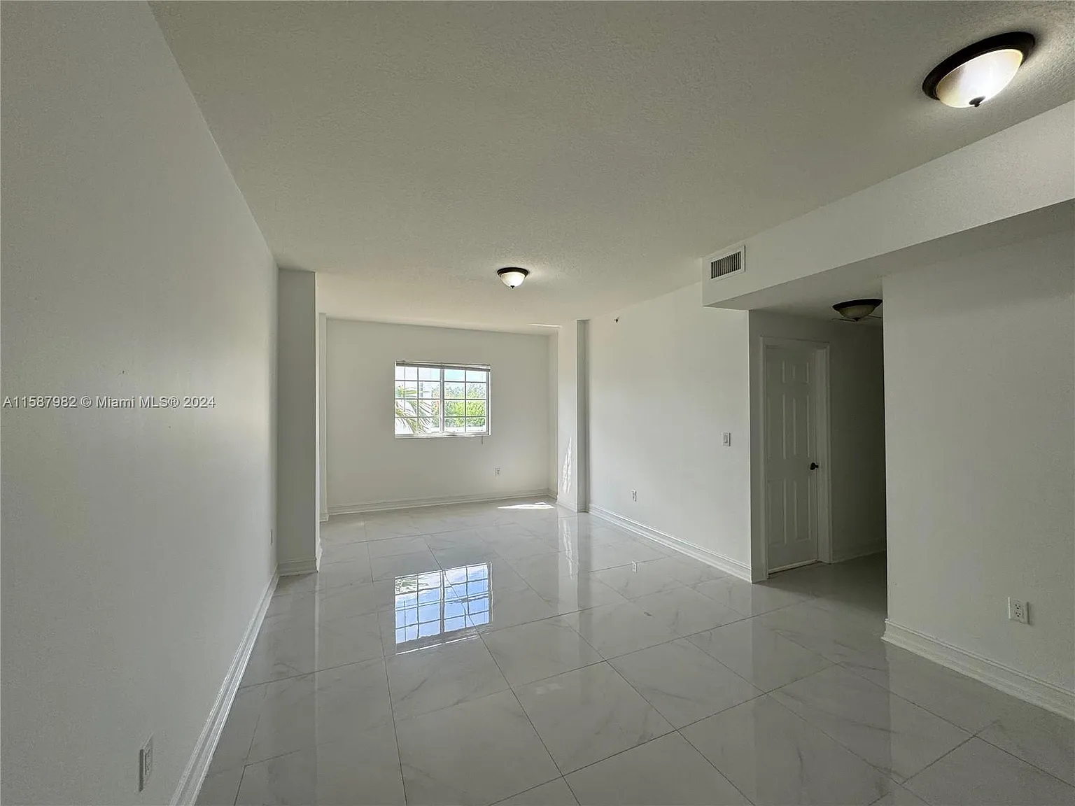 3 bed, 1224 sqft, $2,800 — Photo 1