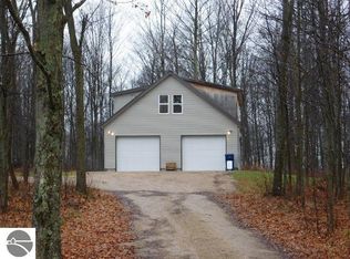 5527 N 5 Rd, Mesick, MI 49668