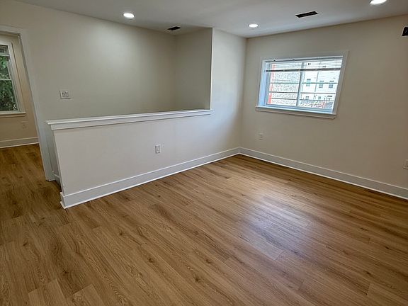 3rd image of 2570 Emerald St Floor 2
