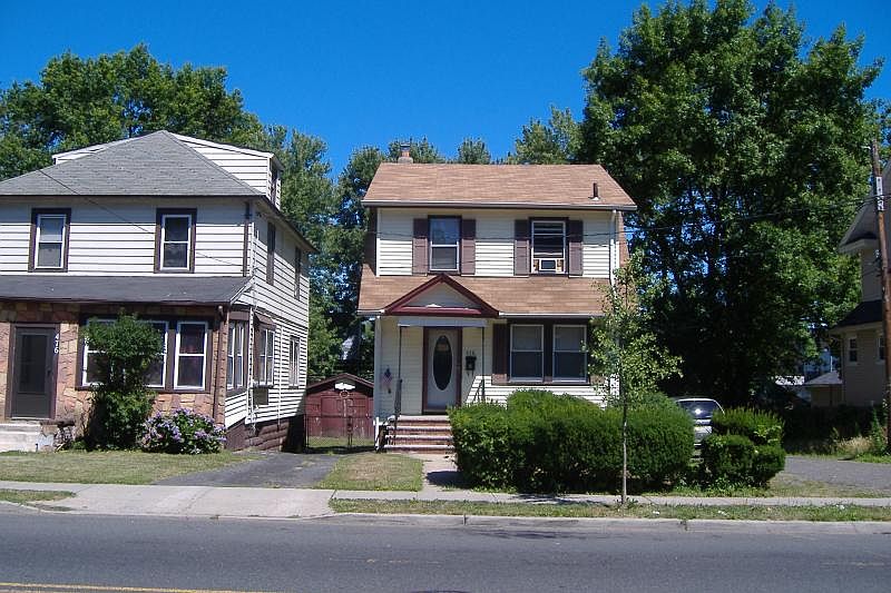2nd image of 478 Stuyvesant Ave