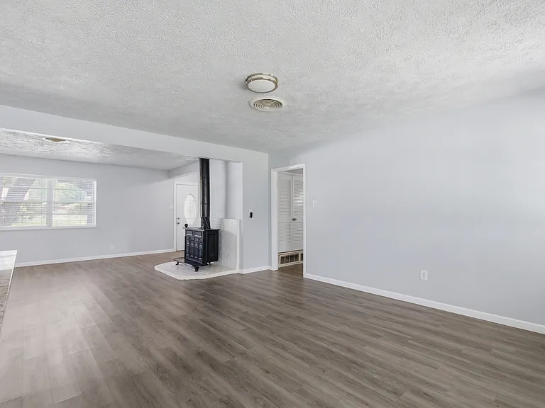 2120 Nottingham Blvd — Photo 3