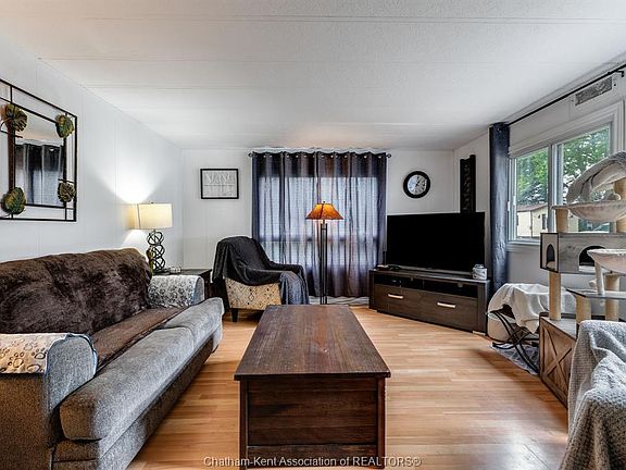 3rd image of 96 Regency Dr
